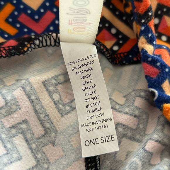 🦋 5/$25 - LuLaRoe Geometric Leggings - One Size (OS) fits sizes 2-10 - Picture 6 of 14